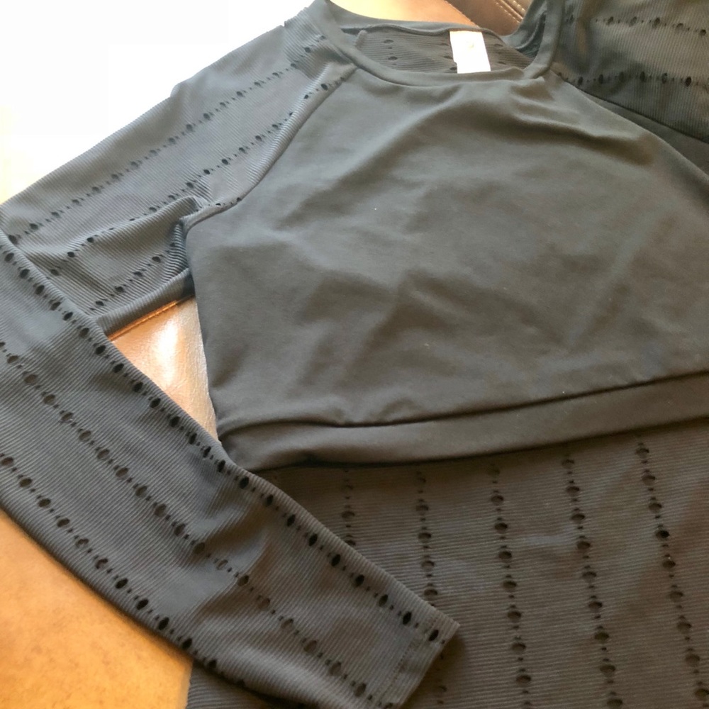 {Fabletics} Shelby LS - Picture 6 of 8